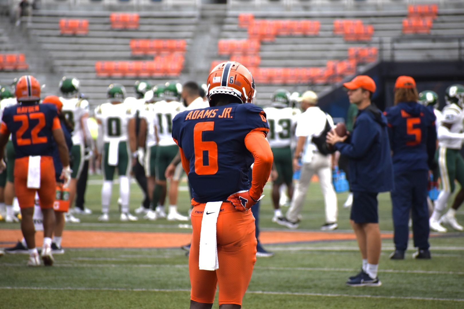 PHOTOS: Illinois warms up against Charlotte